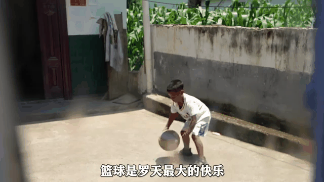 小球员表现出色，篮球教练点赞的简单介绍
