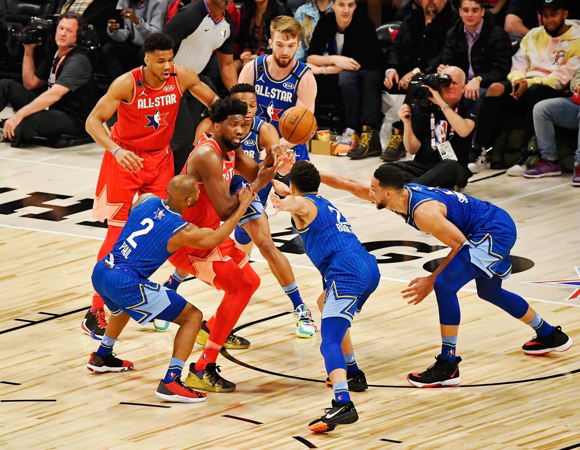 NBA全明星赛：詹姆斯与字母哥联手大胜